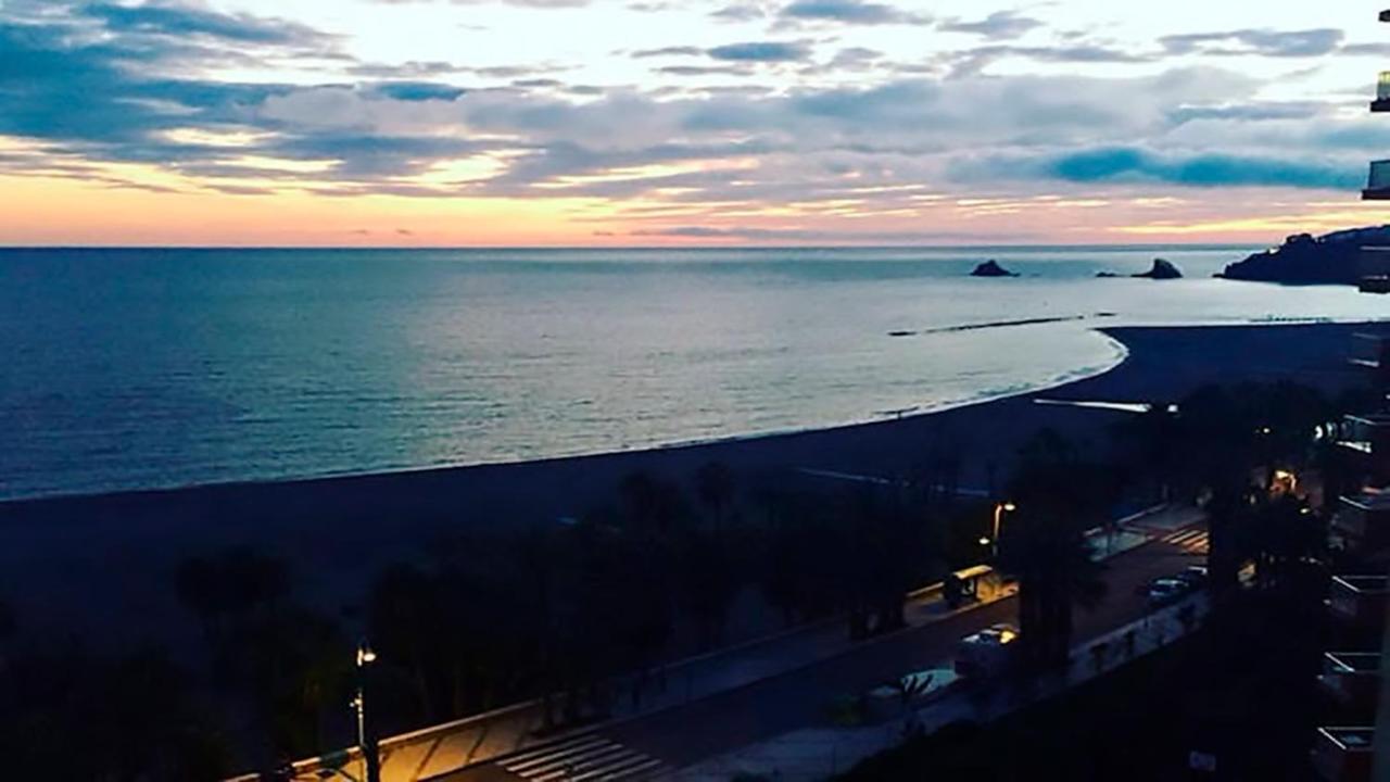 Apartamento En La Playa Con Vistas De Ensueno Almuñécar Esterno foto
